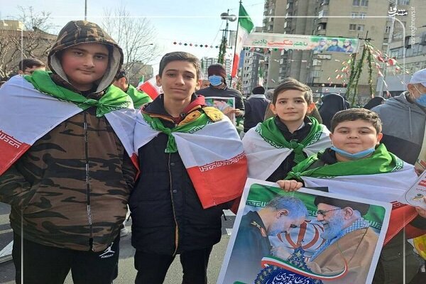 حضور دهه هشتادیها و نودیها در راهپیمایی ۲۲ بهمن