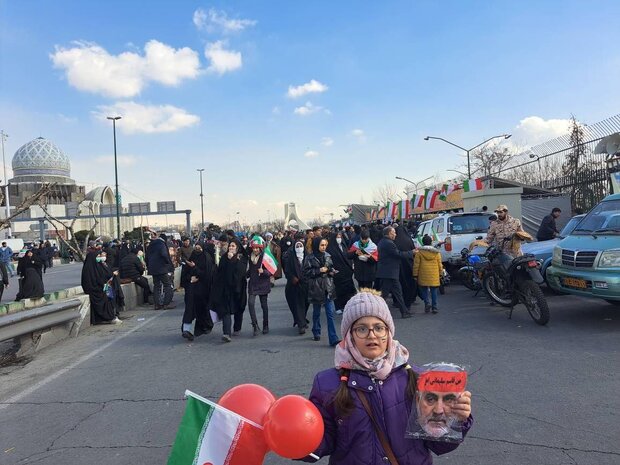 حضور دهه هشتادی‌ها و نودی‌ها در راهپیمایی 22 بهمن 3