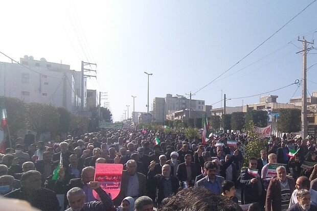  دریادلان گناوه‌ای چهل و چهار سالگی انقلاب اسلامی را جشن گرفتند 