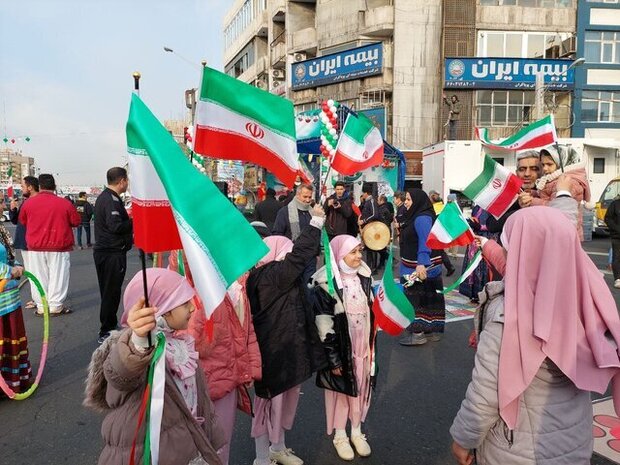 حضور دهه هشتادیها و نودیها در راهپیمایی ۲۲ بهمن