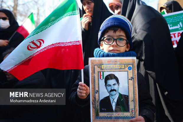 راهپیمایی ۲۲ بهمن در ورامین برگزار شد / مردم ورامین بار دیگر تاریخ ساز شدند