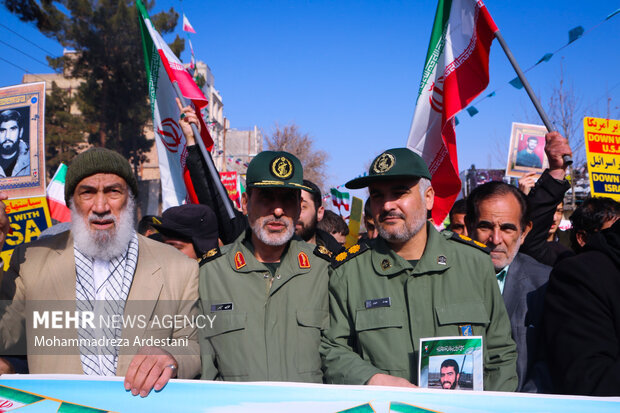 راهپیمایی ۲۲ بهمن در ورامین برگزار شد / مردم ورامین بار دیگر تاریخ ساز شدند