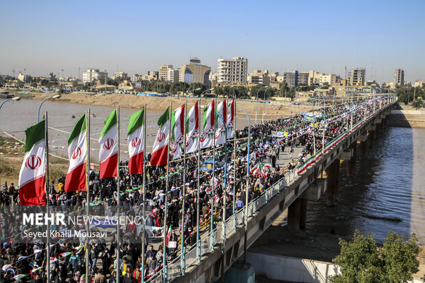 آغاز راهپیمایی اهوازی ها با دستهای گرهخورده و قلبهای پرامید