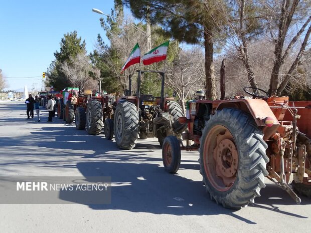 حضور کشاورزان ورزنه در راهپیمایی ۲۲ بهمن 