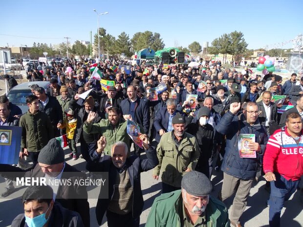حضور کشاورزان ورزنه در راهپیمایی ۲۲ بهمن