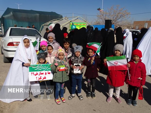 حضور کشاورزان ورزنه در راهپیمایی ۲۲ بهمن