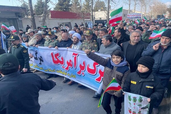 حضور استبکارستیز مردم زلزله زده خوی در راهپیمایی ۲۲ بهمن