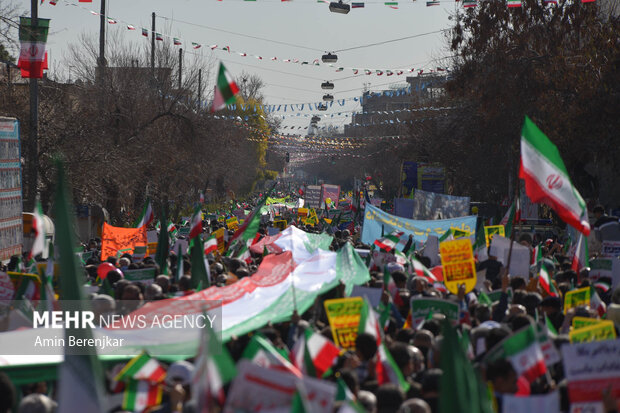 راهپیمایی ۲۲ بهمن در <a href='https://sayeb.ir/tag/%d8%b4%db%8c%d8%b1%d8%a7%d8%b2'>شیراز</a>