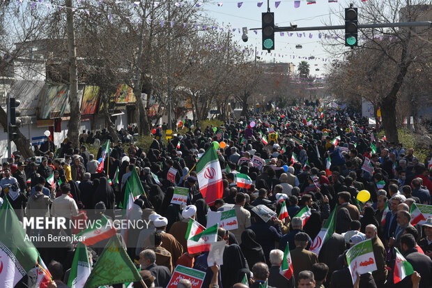 راهپیمایی ۲۲ بهمن در <a href='https://sayeb.ir/tag/%d8%b4%db%8c%d8%b1%d8%a7%d8%b2'>شیراز</a>