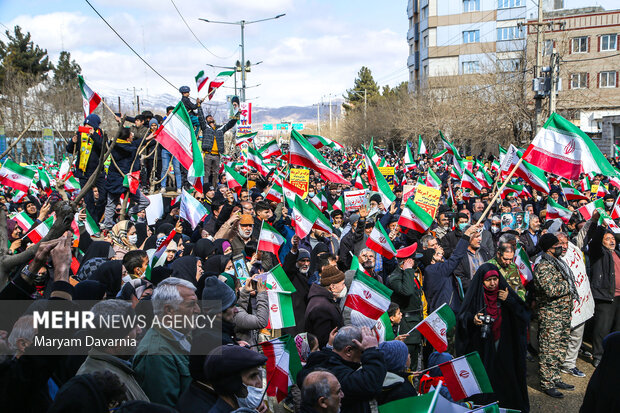 مردم باب‌الرضا باز هم خوش درخشیدند/ این ملت پای کار انقلاب است