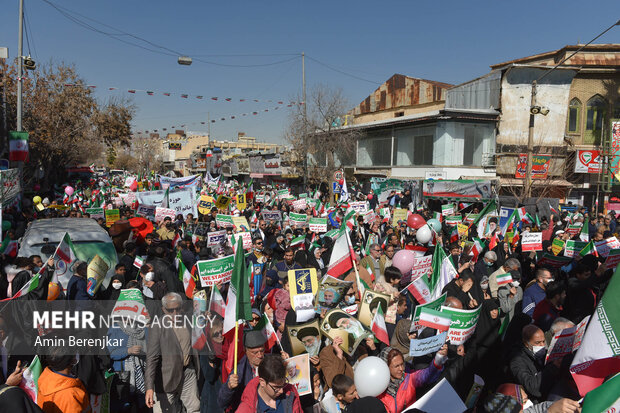راهپیمایی ۲۲ بهمن در <a href='https://sayeb.ir/tag/%d8%b4%db%8c%d8%b1%d8%a7%d8%b2'>شیراز</a>