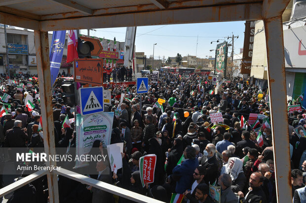 راهپیمایی ۲۲ بهمن در <a href='https://sayeb.ir/tag/%d8%b4%db%8c%d8%b1%d8%a7%d8%b2'>شیراز</a>