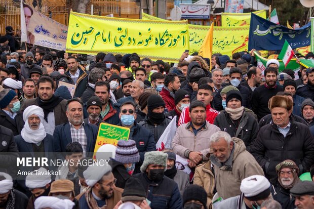 راهپیمایی 22 بهمن در تایباد