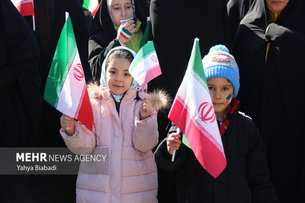 حضور دهه هشتادی و نودی‌ها در راهپیمایی 22 بهمن