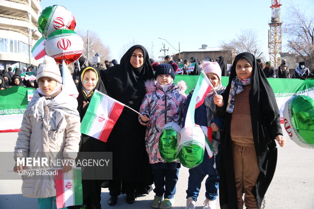 حضور دهه هشتادی و نودی‌ها در راهپیمایی 22 بهمن