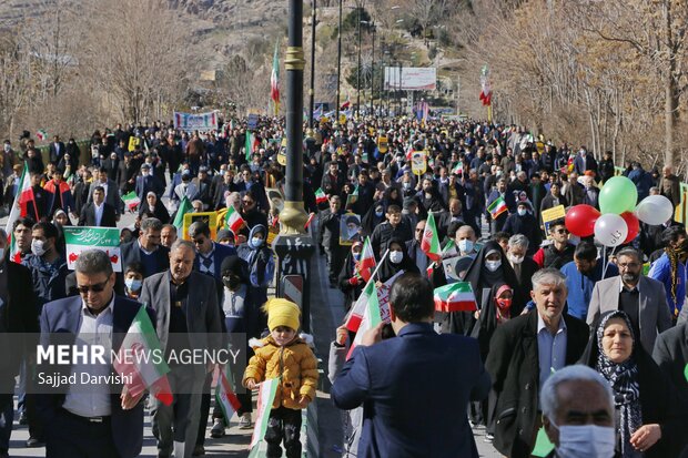 حضور پرشور مردم طالقان در راهپیمایی ۲۲ بهمن