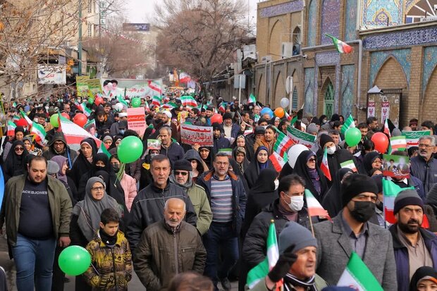 مردم قزوین پای انقلاب ایستاده اند