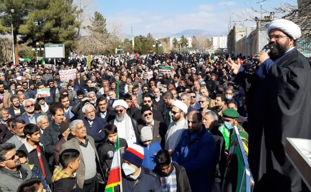 مردم ایران اسلامی پای انقلاب ایستادهاند   مردم ایران اسلامی پای انقلاب ایستادهاند