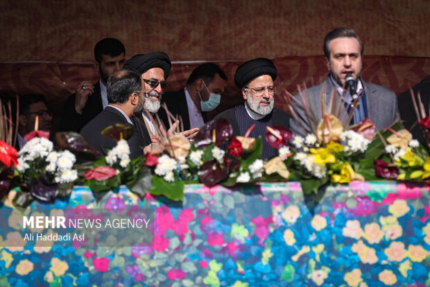 حجت الاسلام سید ابراهیم رئیسی ، رئیس جمهور در مراسم چهل و چهارمین جشن پیروزی انقلاب اسلامی حضور دارد