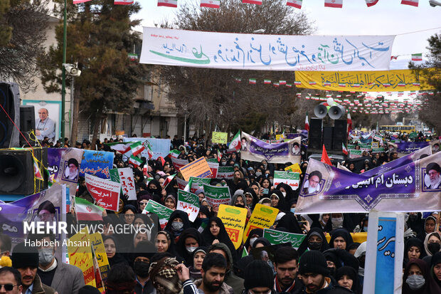 راهپیمایی 22 بهمن در قوچان