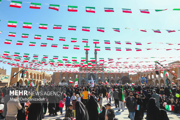 سنگ تمام یزدی‌ها در چهل و پنجمین سالگرد پیروزی انقلاب اسلامی