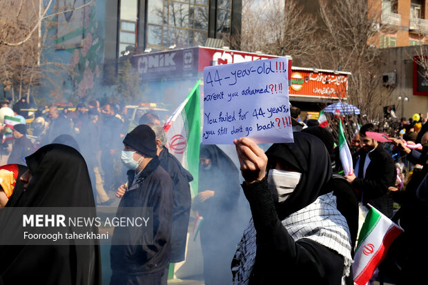 مراسم راهپیمایی چهل‌وچهار مین سالروز پیروزی شکوهمند انقلاب اسلامی ایران بعد از دو سال شرایط کرونایی صبح امروز شنبه ۲۲ بهمن ۱۴۰۱ همزمان در تهران و سراسر کشور با حضور اقشار مختلف مردم برگزار شد