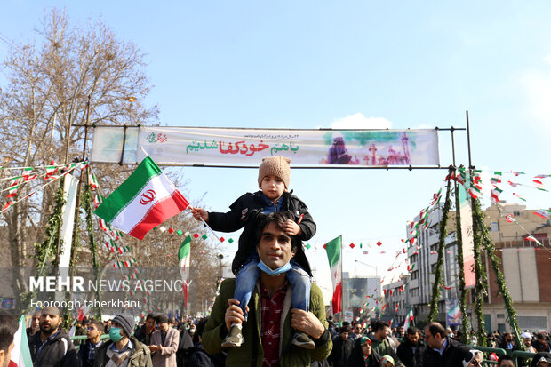 مراسم راهپیمایی چهل‌وچهار مین سالروز پیروزی شکوهمند انقلاب اسلامی ایران بعد از دو سال شرایط کرونایی صبح امروز شنبه ۲۲ بهمن ۱۴۰۱ همزمان در تهران و سراسر کشور با حضور اقشار مختلف مردم برگزار شد