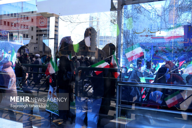 تہران میں 22 بہمن کی مناسبت سے عظيم الشان ریلی کا اہتمام
