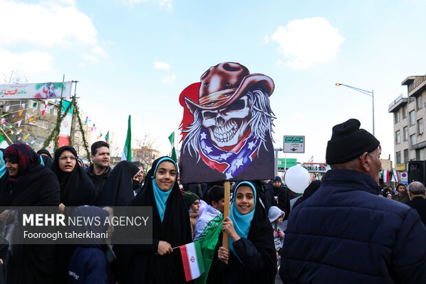 مراسم راهپیمایی چهل‌وچهار مین سالروز پیروزی شکوهمند انقلاب اسلامی ایران بعد از دو سال شرایط کرونایی صبح امروز شنبه ۲۲ بهمن ۱۴۰۱ همزمان در تهران و سراسر کشور با حضور اقشار مختلف مردم برگزار شد