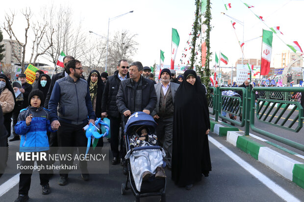 مراسم راهپیمایی چهل‌وچهار مین سالروز پیروزی شکوهمند انقلاب اسلامی ایران بعد از دو سال شرایط کرونایی صبح امروز شنبه ۲۲ بهمن ۱۴۰۱ همزمان در تهران و سراسر کشور با حضور اقشار مختلف مردم برگزار شد