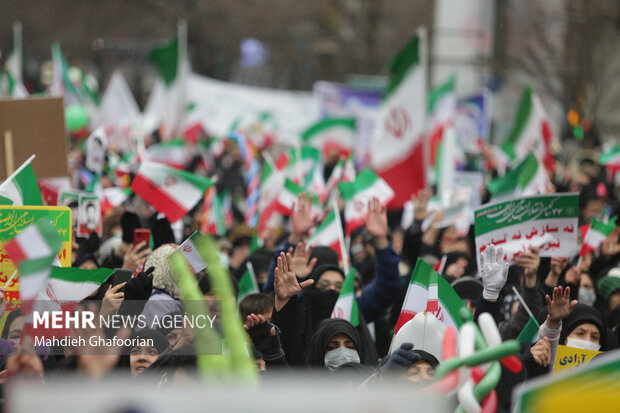 حضور همه اقشار در راهپیمایی ۲۲ بهمن معادلات دشمنان را برهم ریخت حضور همه اقشار در راهپیمایی ۲۲ بهمن معادلات دشمنان را برهم ریخت