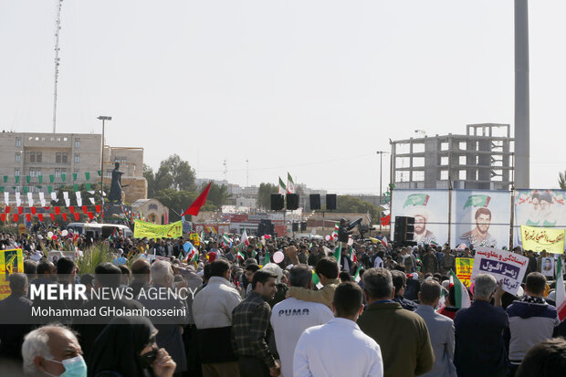 حضور گسترده جوانان و داوطلبان جمعیت هلال احمر بوشهر در راهپیمایی