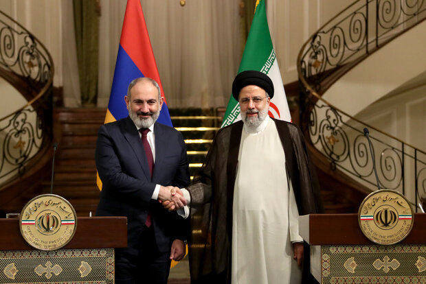 باشينيان يهنئ بانتصار الثورة الاسلامية ويدعو الرئيس الإيراني لزيارة أرمينيا