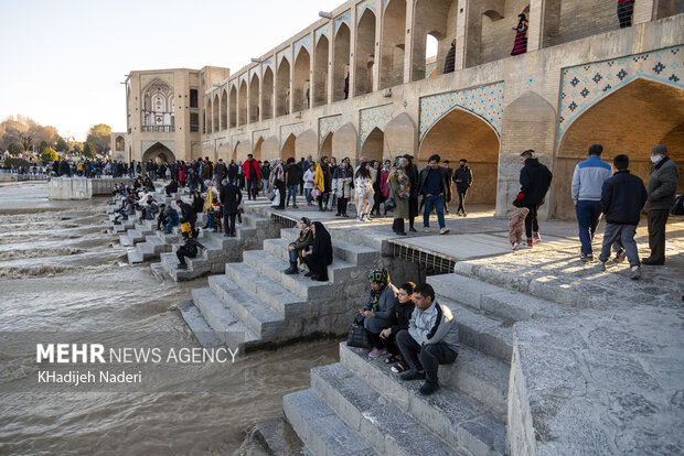 نوروز پیش رو ۱۳ کمیته تخصصی به گردشگران در اصفهان خدمات می‌دهند