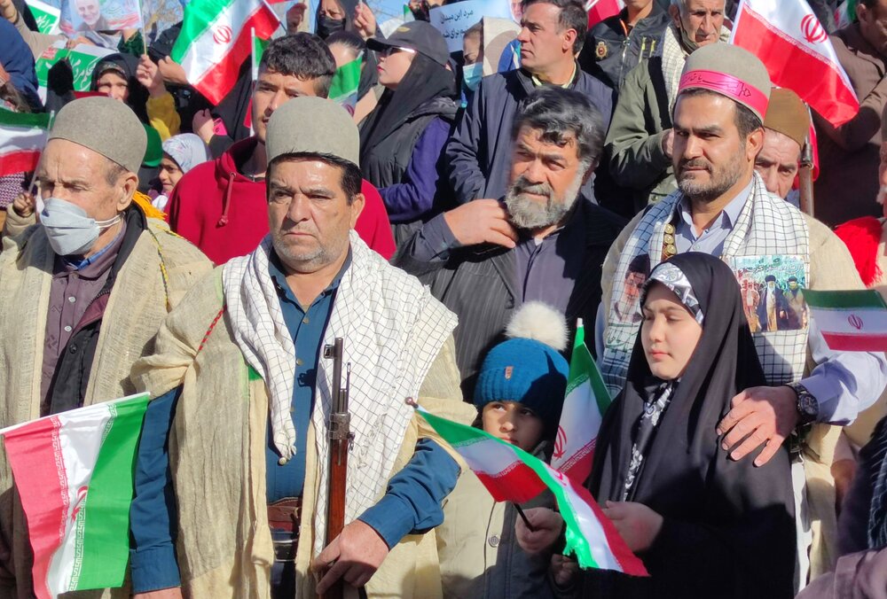 راهپیمایی یوم الله  ۲۲ بهمن در یاسوج/ عشایر در صف اول حضور دارند