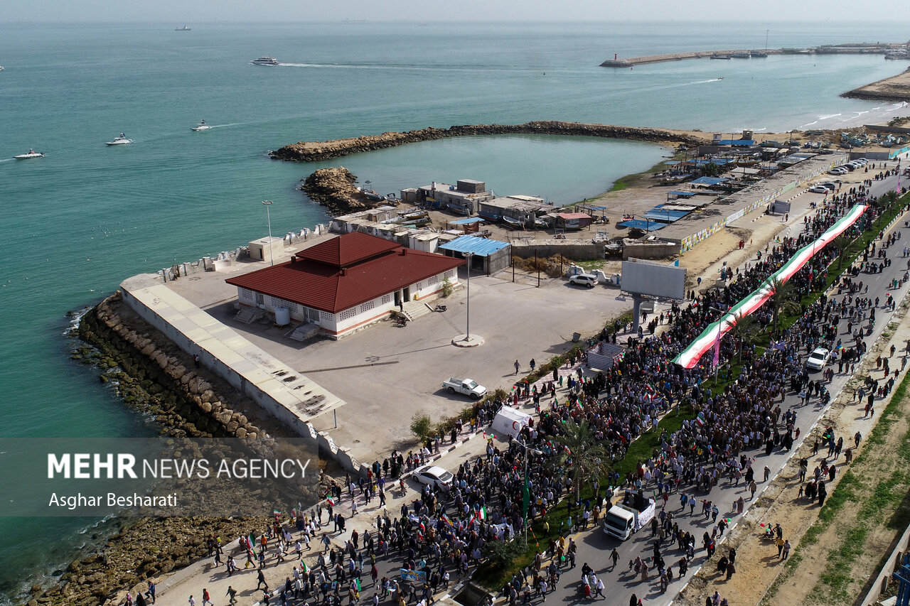 جزیرہ قشم میں 22 بہمن کی مناسبت سے عظيم الشان ریلی کا اہتمام