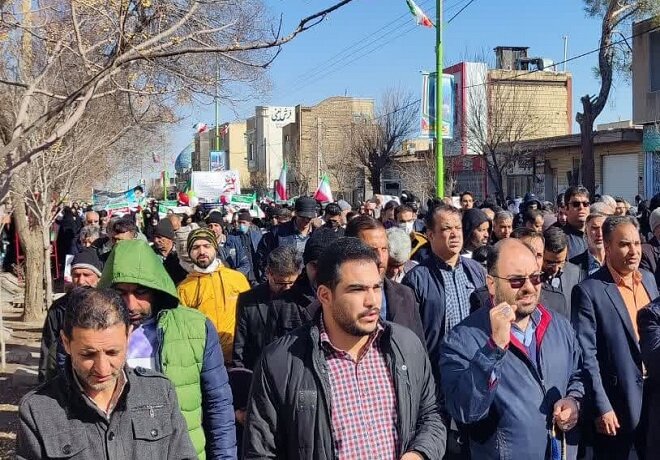 حضور باشکوه مردم اردستان در راهپیمایی ۲۲ بهمن