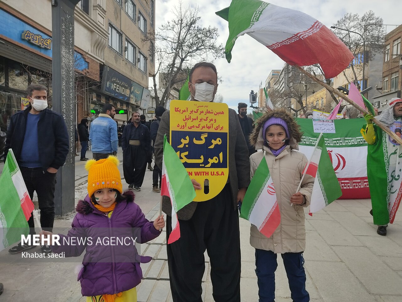 از مانور قایق های صیادی تا راهپیمایی در میان برف و بوران