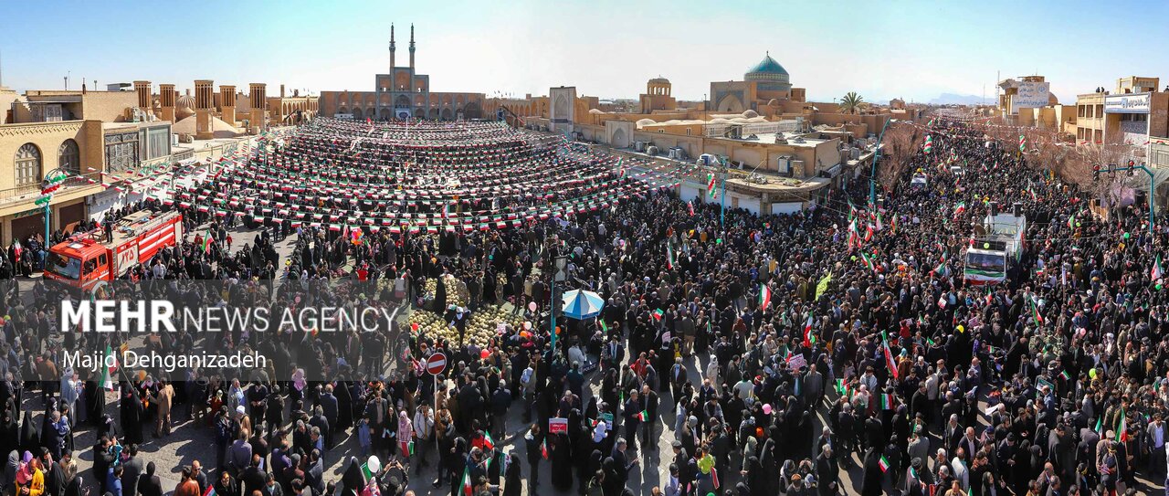 لبیکی دیگر با انقلاب ۴۶ ساله/ یزدیها پای انقلاب ایستادهاند