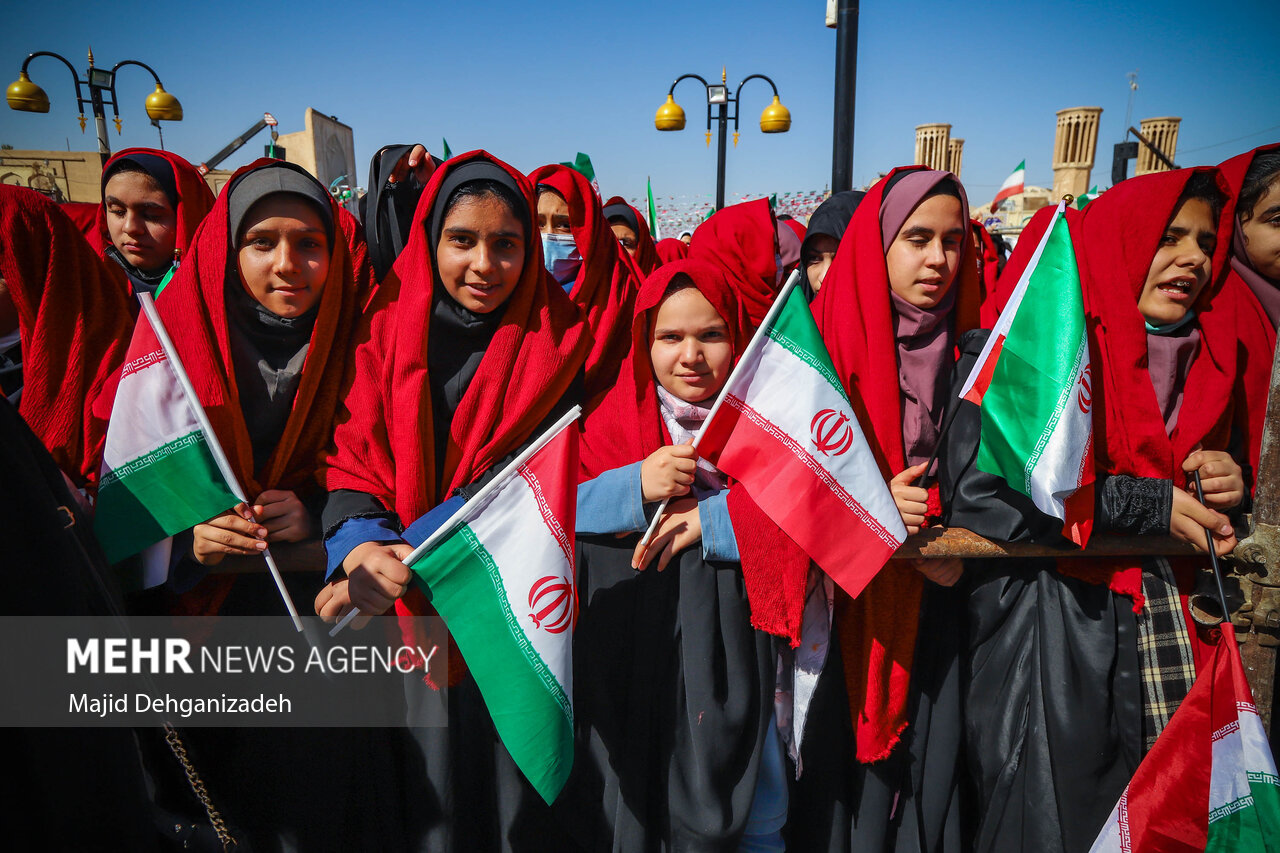 لبیکی دیگر با انقلاب ۴۶ ساله/ یزدیها پای انقلاب ایستادهاند