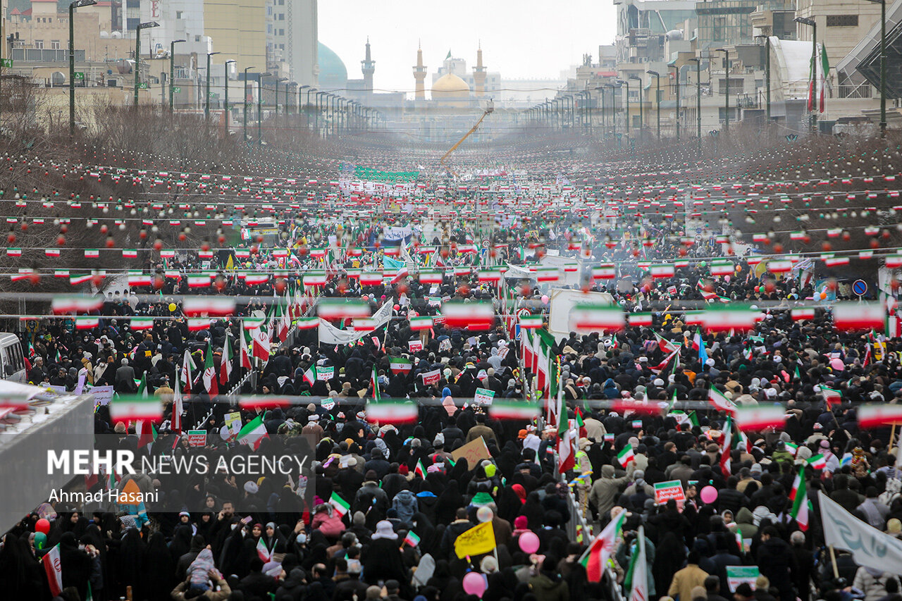 تاریخسازی مردم خراسان رضوی در جشن انقلاب