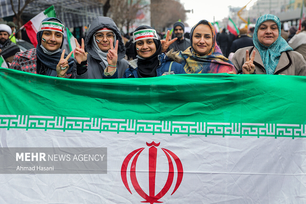 تاریخسازی مردم خراسان رضوی در جشن انقلاب