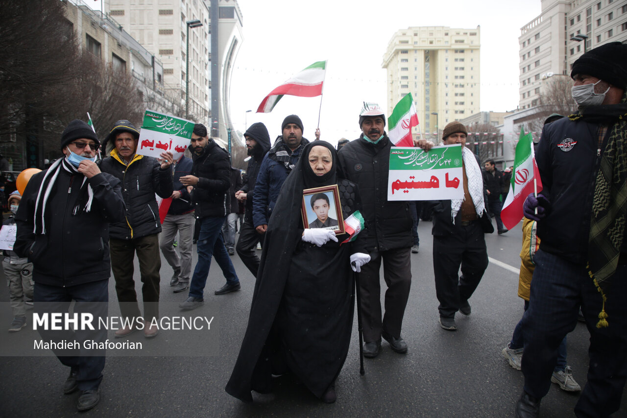 تاریخسازی مردم خراسان رضوی در جشن انقلاب
