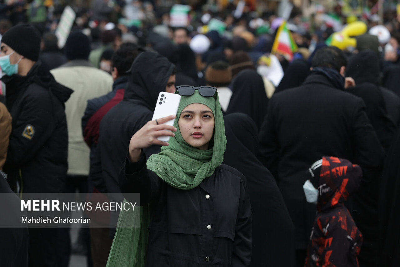 تاریخسازی مردم خراسان رضوی در جشن انقلاب