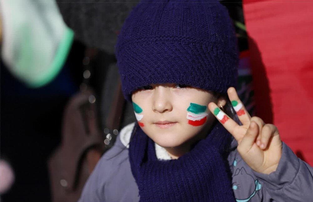 حضور انقلابی و پررنگ مردم شهر محلات در راهپیمایی ۲۲ بهمن