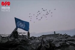 زلزلہ زدہ شہروں میں اقوام متحدہ کے پرچم کو الٹا نصب کردیا + تصاویر