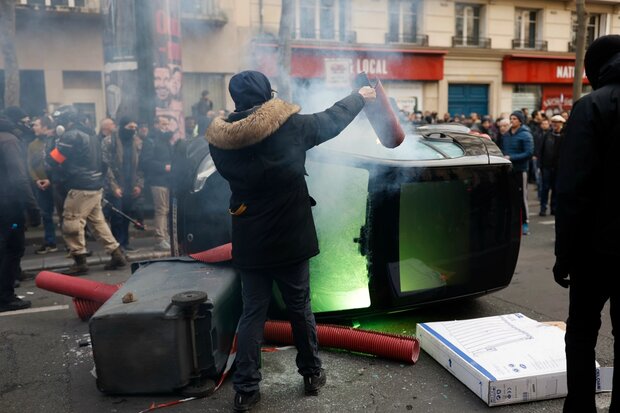 تظاهرات میلیونی مردم فرانسه علیه دولت ماکرون+ تصاویر