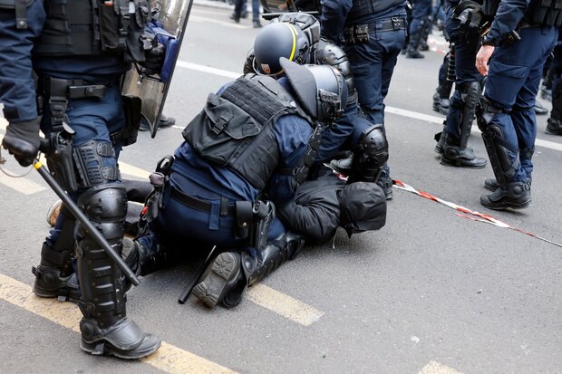 فرنسا.. أعمال عنف واعتقال العشرات في مظاهرات ضد قانون التقاعد