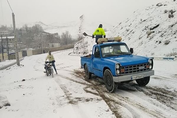 گزارش مهر از تهران برفی/وضعیت تردد درمناطق برف گیر استان چطور است
