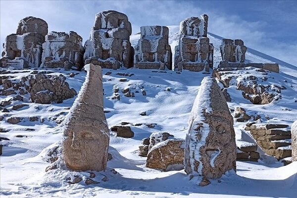 Nemrut Dağı iki büyük depremi de hasarsız atlattı Nemrut Dağı iki büyük depremi de hasarsız atlattı